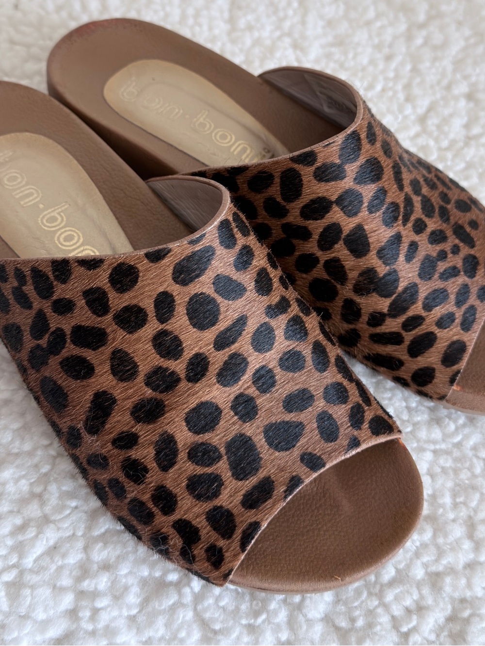 b.o.c. Leopard Print Open-Toe Slide Sandals in Brown and Black